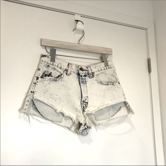 ‼️SOLD‼️ Vintage Levi’s Denim Shorts - Picture 2 of 6